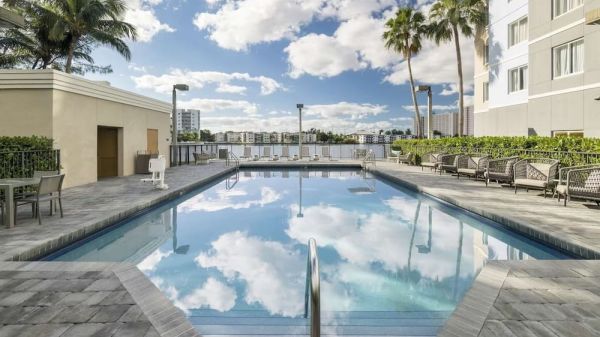 Hotel Homewood Suites By Hilton Miami Airport-Blue Lagoon image