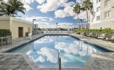 Hotel Homewood Suites By Hilton Miami Airport-Blue Lagoon image