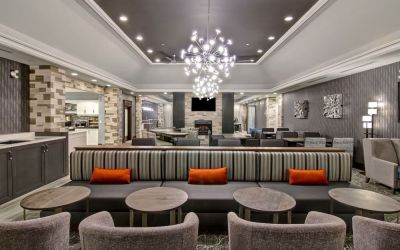 Lounge and coworking space at Homewood Suites By Hilton Burlington.