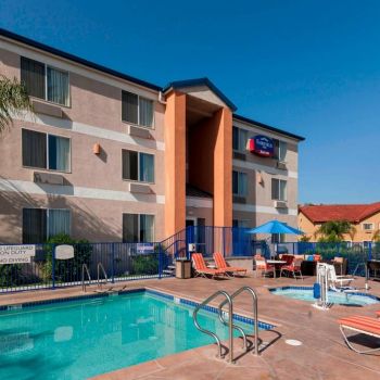 Hotel Fairfield Inn By Marriott Santa Clarita Valencia image