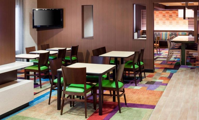 Dining area perfect for coworking at Fairfield Inn By Marriott Santa Clarita Valencia.
