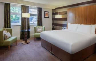 Delux king with natural light at DoubleTree By Hilton Stratford-upon-Avon.