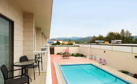 Hotel Days Inn By Wyndham Cranbrook Conference Centre image