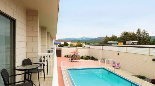 Days Inn By Wyndham Cranbrook Conference Centre, Cranbrook