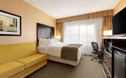Hotel Days Inn By Wyndham Cranbrook Conference Centre image