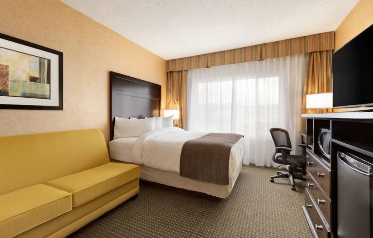 Days Inn By Wyndham Cranbrook Conference Centre, Cranbrook