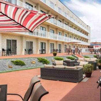 Hotel Days Inn By Wyndham Cranbrook Conference Centre image