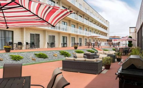 Hotel Days Inn By Wyndham Cranbrook Conference Centre image