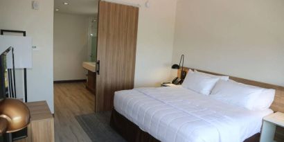 Day use room amenities at Wyndham Garden North Bergen Near Secaucus.