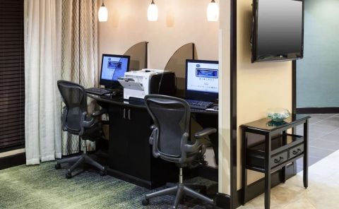 Hotel Hampton Inn & Suites Gainesville-Downtown image