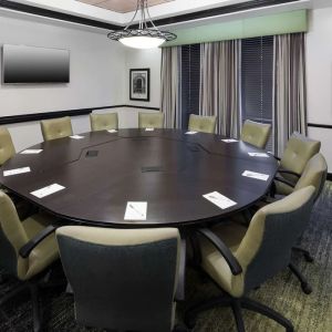 Meeting room at Hampton Inn & Suites Gainesville-Downtown.