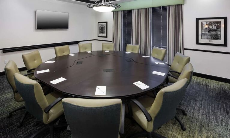 Meeting room at Hampton Inn & Suites Gainesville-Downtown.