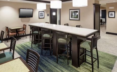 Hotel Hampton Inn & Suites Gainesville-Downtown image