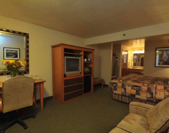Day use room with work desk and sofa at Shilo Inn Rose Garden.
