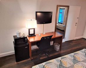 Day use room amenities at Studio 6 Baltimore West - Catonsville.