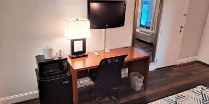 Day use room amenities at Studio 6 Baltimore West - Catonsville.