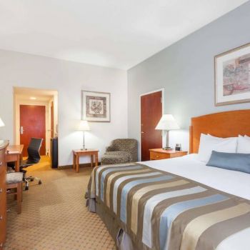 Hotel Wingate By Wyndham Winchester image