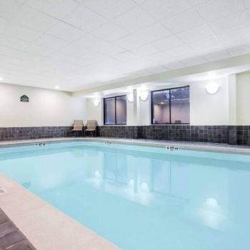 Hotel Wingate By Wyndham Winchester image