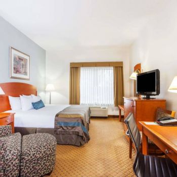 Hotel Wingate By Wyndham Winchester image