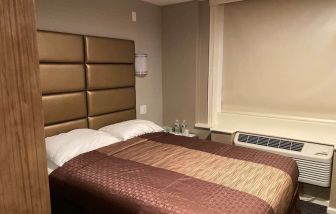 King room with air conditioning at Hotel Key.