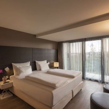 Hotel DoubleTree By Hilton Vienna Schonbrunn image