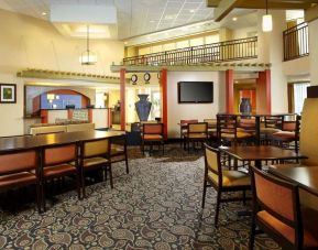 Dining and coworking space at Holiday Inn Express & Suites Scottsdale - Old Town.