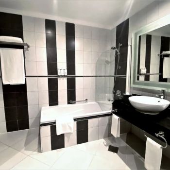 Hotel Millennium Central Doha image