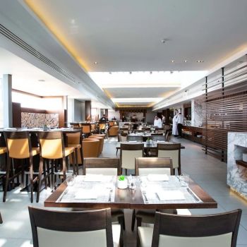 Hotel Millennium Hotel Doha image