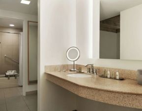 Guest bathroom with shower and bath at DoubleTree Resort By Hilton Paradise Valley - Scottsdale.