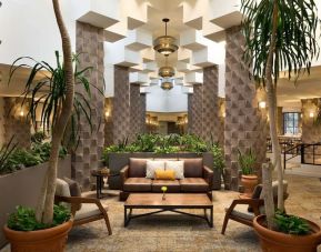 Lounge and coworking space at DoubleTree Resort By Hilton Paradise Valley - Scottsdale.