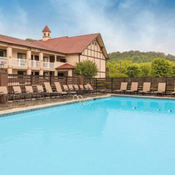 Hotel Baymont Inn & Suites image