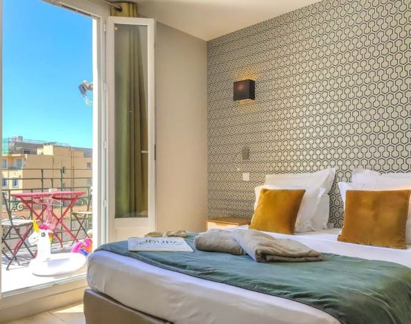 Day room with kitchenette at Aparthotel AMMI Nice Massena.
