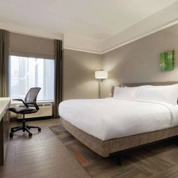 Hotel Hilton Garden Inn Calgary Downtown image