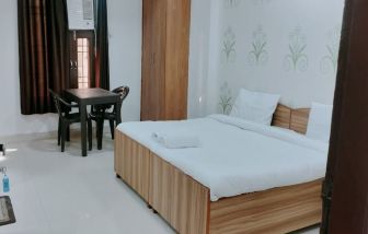 Comfortable king room with natural light at Hotel Urban Abode.