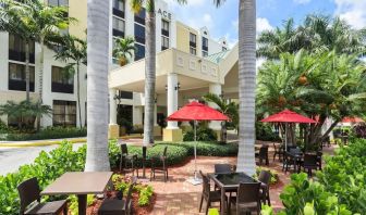 Outdoor seats available at Hyatt Place Fort Lauderdale Cruise Port.