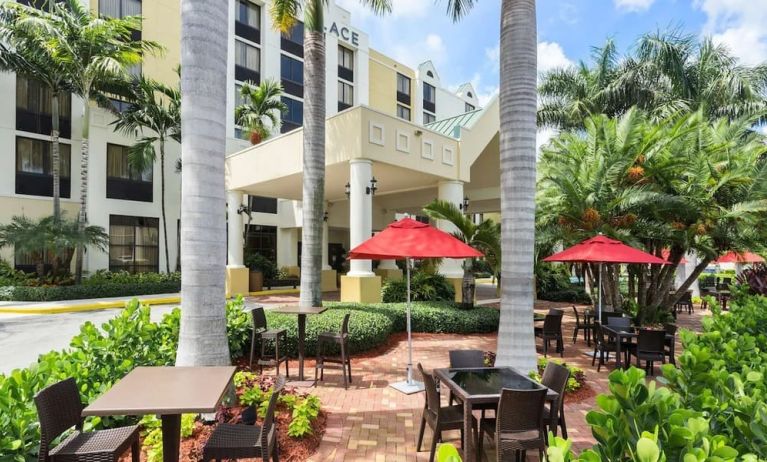 Outdoor seats available at Hyatt Place Fort Lauderdale Cruise Port.