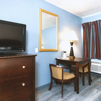 Hotel Coratel Inn & Suites By Jasper Park City - Wichita North image