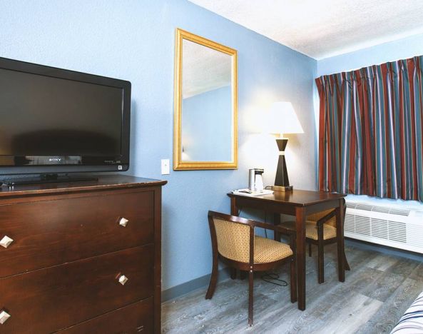 Coratel Inn & Suites By Jasper Park City - Wichita North, Park City