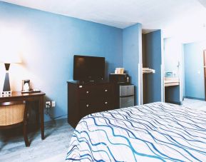 Coratel Inn & Suites By Jasper Park City - Wichita North, Park City