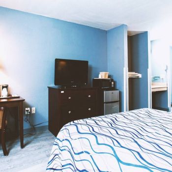 Hotel Coratel Inn & Suites By Jasper Park City - Wichita North image