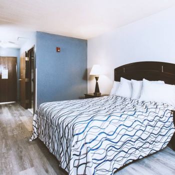 Hotel Coratel Inn & Suites By Jasper Park City - Wichita North image