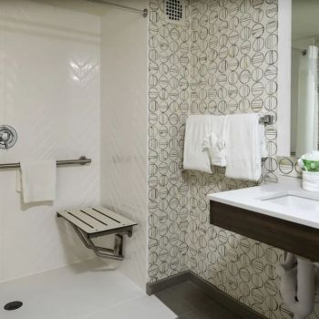 Hotel Holiday Inn Hotel & Suites Boston - Peabody image