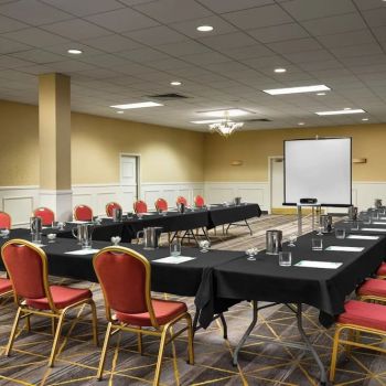 Hotel Holiday Inn Hotel & Suites Boston - Peabody image