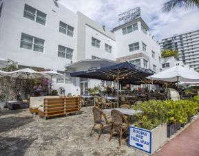 Comfortable outdoor tables and chairs with umbrellas ideal for coworking at Catalina Hotel & Beach Club.