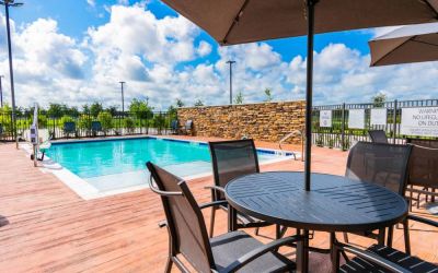 Refreshing outdoor pool at Fairfield Inn & Suites By Marriott Houston League City.