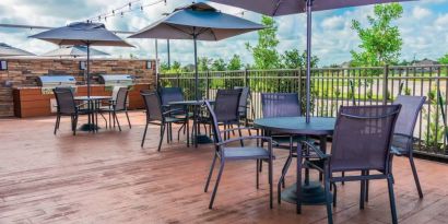 Grill and picnic area at Fairfield Inn & Suites By Marriott Houston League City.