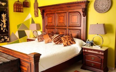 Bright king room available at Ekléctic Hotel Boutique.