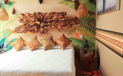 Delux king room with natural light at Ekléctic Hotel Boutique.