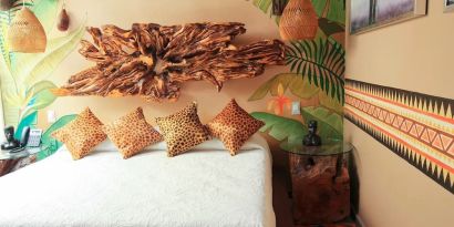 Delux king room with natural light at Ekléctic Hotel Boutique.