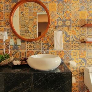 Pretty guest bathroom at Ekléctic Hotel Boutique.